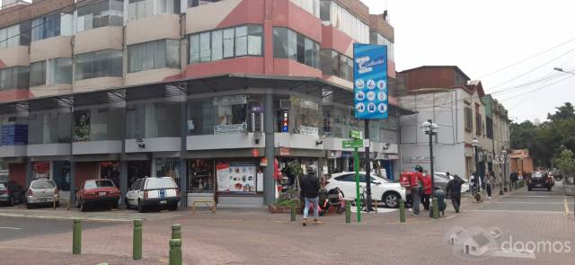 EN VENTA LOCAL COMERCIAL EN MIRAFLORES