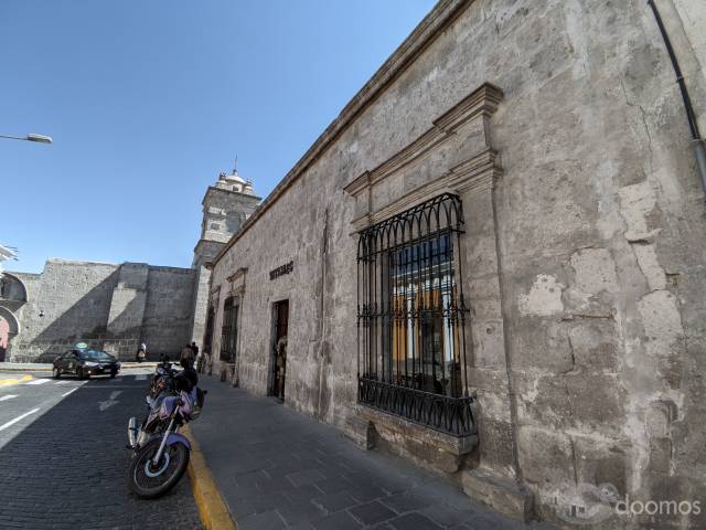 ALQUILER DE LOCAL DE DOS NIVELES EN CENTRO HISTÓRCO DE AREQUIPA