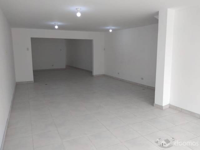 EN VENTA AMPLIO LOCAL DE 120 M2 EN RIMAC