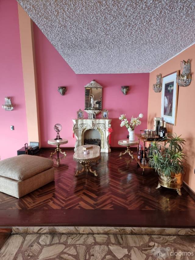 HERMOSA CASA CON DISEÑO ÚNICO EN ZONA EXCLUSIVA DE SAN BORJA