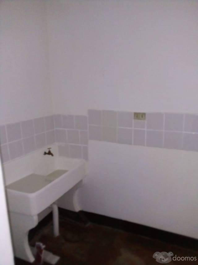 Alquiler de departamento en Mirones Bajos. Sala, comedor, cocina, baño y dormitorio.