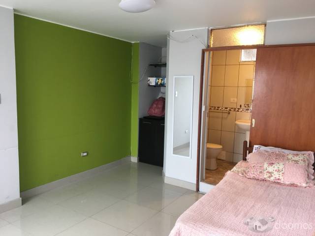 Alquilo amplia habitación con baño completo, ingreso independiente, segundo piso