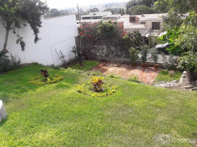 VENTA DE CASA en Urb. Los Álamos de Monte Rico Jr. Frederic Chopin Mz. AW - lote 4, Santiago de Surco.