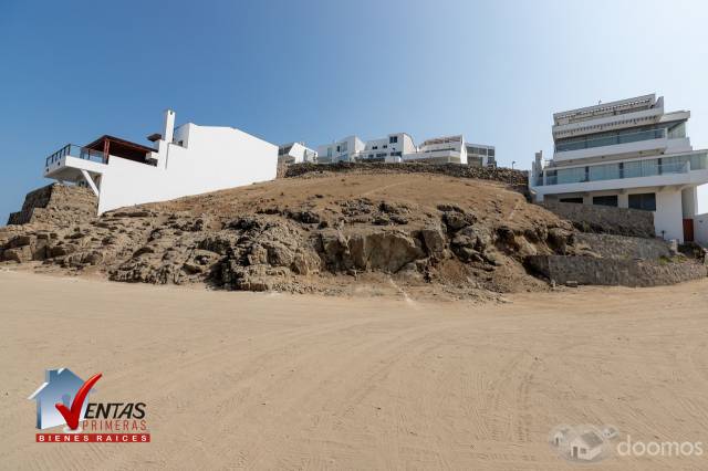 Remate de Terreno de Playa en VENTA con VISTA Y FRENTE AL MAR! Ubicado por Playa La Honda en Cerro Azul en el km 124 de la Panamericana Sur. A solo 15 minutos del boulevard de Asia.