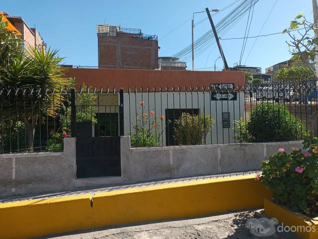 VENDO CASA EN ESQUINA  EN AV. OBRERA Y  CALLE JOSE OLAYA,  FRENTE AL PALACIO MUNICIPAL DE ALTO SELVA  ALEGRE -AREQUIPA  Cel.  989129851