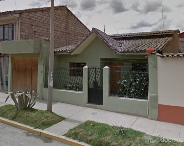 Casa - Como terreno - En Venta