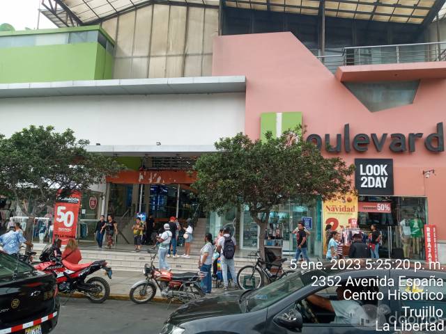 VENDO LOCAL CENTRO COMERCIAL BOULEVARD   TRUJILLO