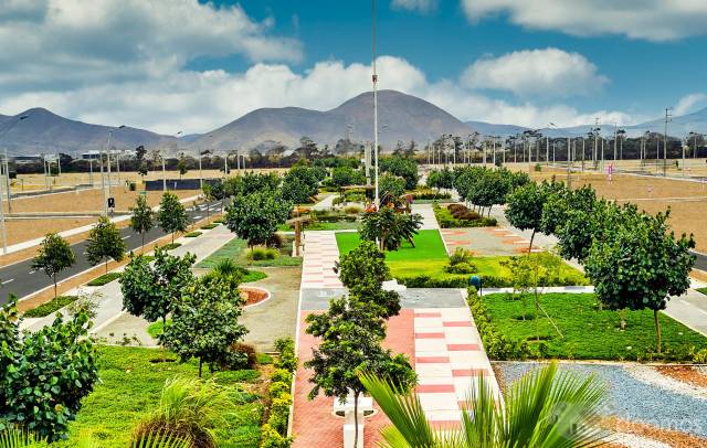 TERRENO FRENTE A PARQUE