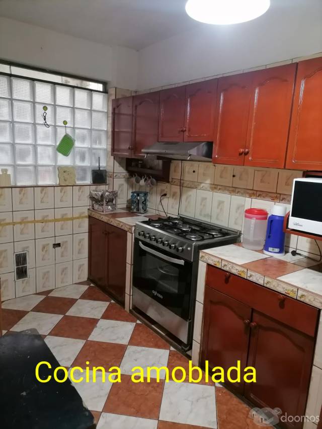 Casa de 3 Pisos en buena zona - Mangomarca