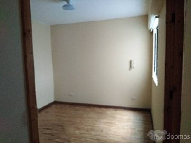 VENDO PRÁCTICO Y LINDO DPTO. EN CALLE ALCANFORES 874, PISO 1, 2DO NIVEL, MIRAFLORES