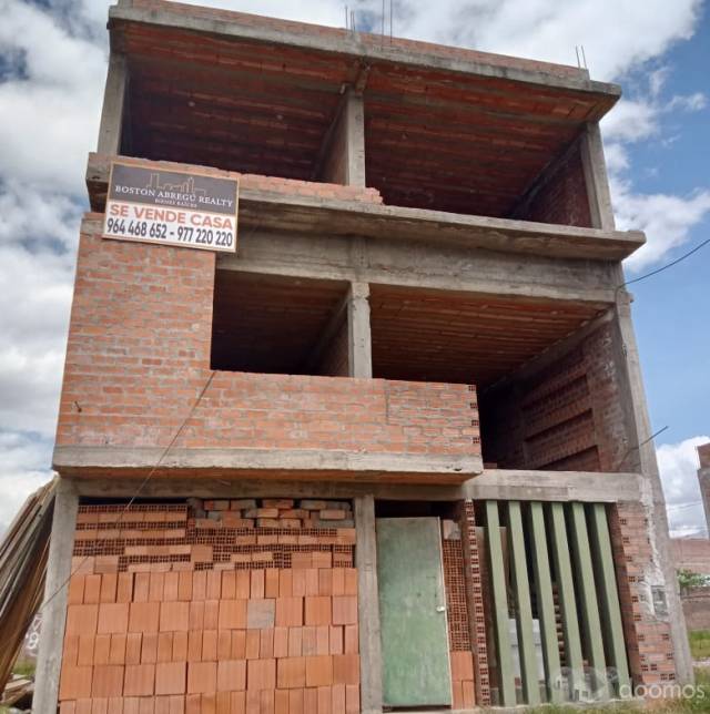 Casa de 3 Pisos semi construida Jr. Miguel Grau – Pilcomayo