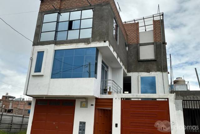 Casa 3 Pisos con 5 dorm Urb. Terrazas del Mantaro – El Tambo