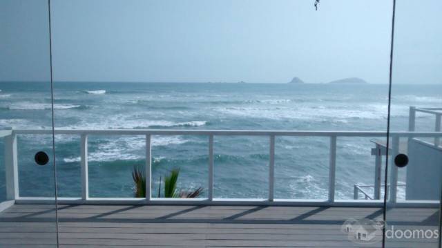 LINDA CASA FRENTE AL MAR MUY CERCA DE LIMA Y SEGURA