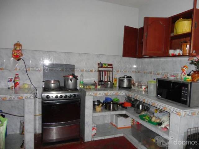 alquilo casa en ventanilla alta  de 2 pisos area total de 140m2 a s/650 soles