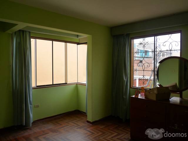 VENTA DE CASA POR VIAJE 2 PISOS BUEN PRECIO EN URBANIZACION