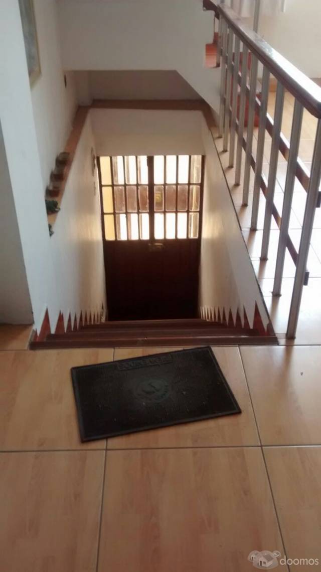 VENDO DE OPORTUNIDAD CASA EN SAN JUAN DE MIRAFLORES FRENTE MUNICIPALIDAD