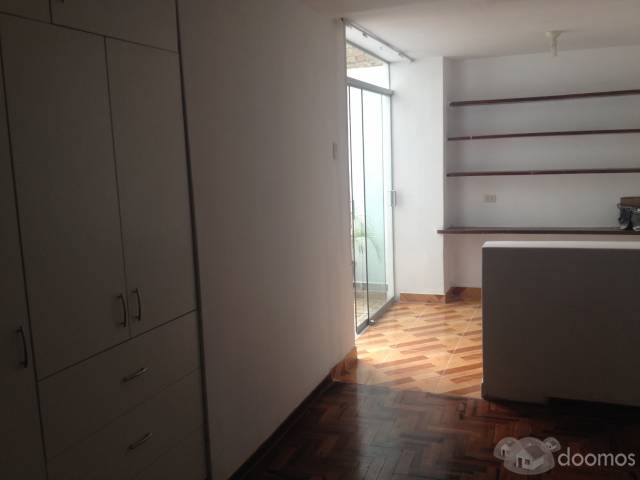 DEPARTAMENTO EN 1er. PISO. Área 160 m2 - URB. LOS PINOS CERCA A LA UCV.