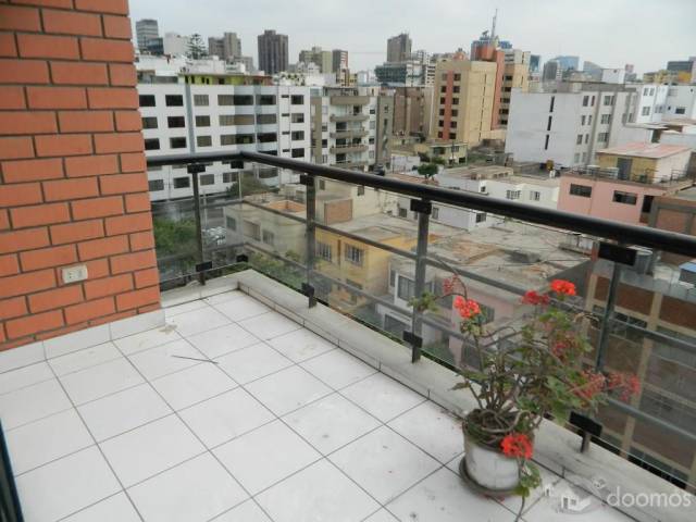 VENDO LINDO DPTO. TIPO CASA EN EL 2DO PISO EN PUEBLO LIBRE DE 175MTRS. EN US$185,000.00 DOLARES AMERICANOS