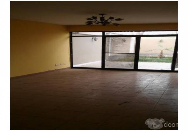 PRECIOSA CASA EN VENTA O ALQUILER DE 6 DORMITORIOS EN CLUB LOS GIRASOLES DE HUAMPANI – CHACLACAYO.