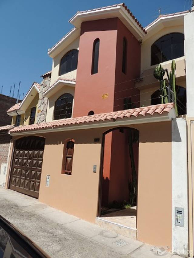 OCASION - ALQUILER DE HERMOSA CASA EN RESIDENCIAL MONTE BELLO - AREQUIPA