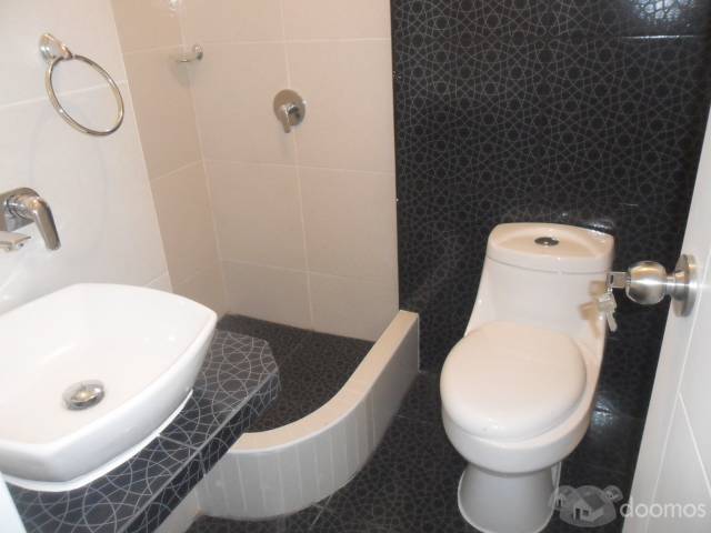 VENDO LINDO AMPLIO DUPLEX EN URB. VIRU POR LA LAVANDERIA FLASH. US$ 120,000 DE 147 MTRS