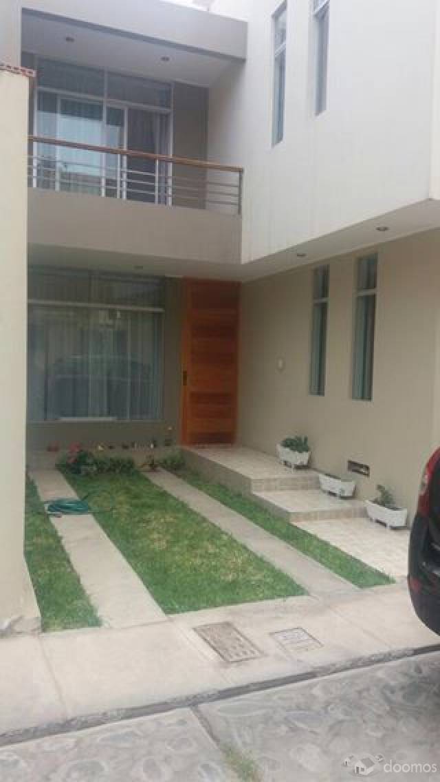 VENDO CASA EN CONDOMINIO - POCOLLAY