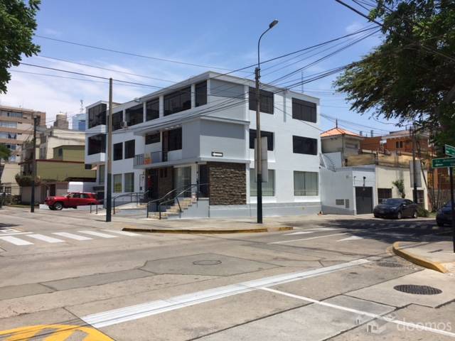 ALQUILER DE INMUEBLE COMPLETO (3 PISOS) $11,000 Negociable - SAN ISIDRO