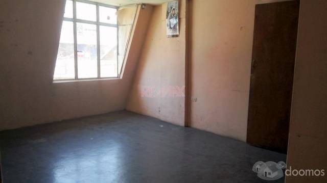 EN VENTA CASA DE 4 PISOS URB. CHANU CHANU I-ETAPA EN AV. PRINCIPAL