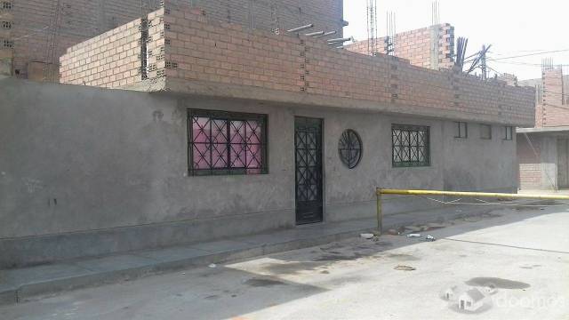 VENTA DE CASA CON COCHERA EN ESQUINA