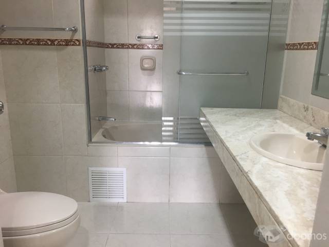 VENDO DEPARTAMENTO DUPLEX EN SURCO AV VELASCO ASTETE EN PRIMER PISO