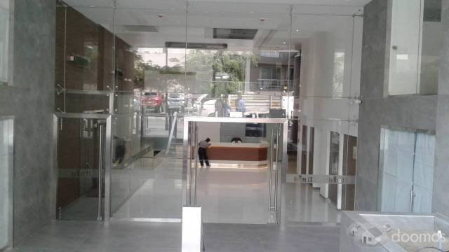 ALQUILER DE OFICINA DE ESTRENO UBICADA EN CENTRO EMPRESARIAL MIRAFLORES