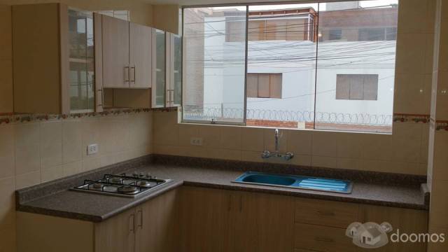 EDIFICIO EXCLUSIVO DE 4 PISOS UN PISO POR DEPARTAMENTO A UN PASO DE LA U. CATÓLICA LIMITE PUEBLO LIBRE