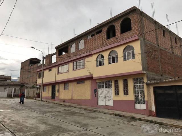 SE VENDE CASA EN HUARAZ- EN ESQUINA A TRES CUADRAS DE LA PLAZA DE ARMAS