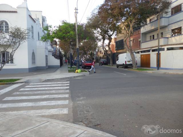 Terreno San Isidro a una cuadra de Juan de Arona altura 33 Av. Arequipa