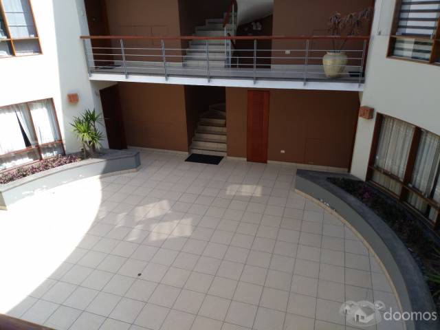 VENDO HERMOSO DEPARTAMENTO CON DOS COCHERAS EN ZONA RESIDENCIAL DE LA MOLINA