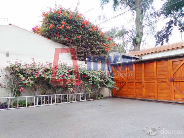 EN VENTA CASA EN EXCELENTE UBICACIÓN EN LA MOLINA