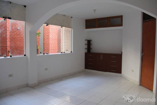 VENTA DE CASA EN URB. SANTA MARÍA DEL PINAR CALLE LAS MARGARITAS MZ. I LT. 15-16 I ETAPA