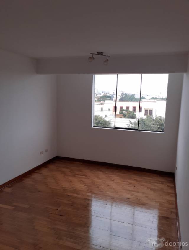 Vendo Hermoso departamento, bien distribuido y cálido. Alejado de la bulla de las Avenidas y a la vez céntrico.