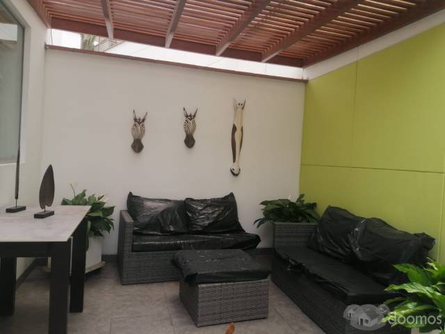 Vendo departamento duplex en zona residencial frente a parque privado.