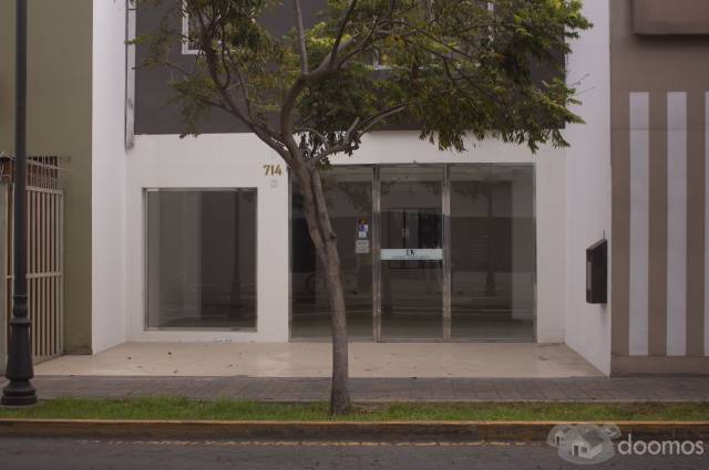 Oportunidad - Local Comercial en Av.Conquistadores